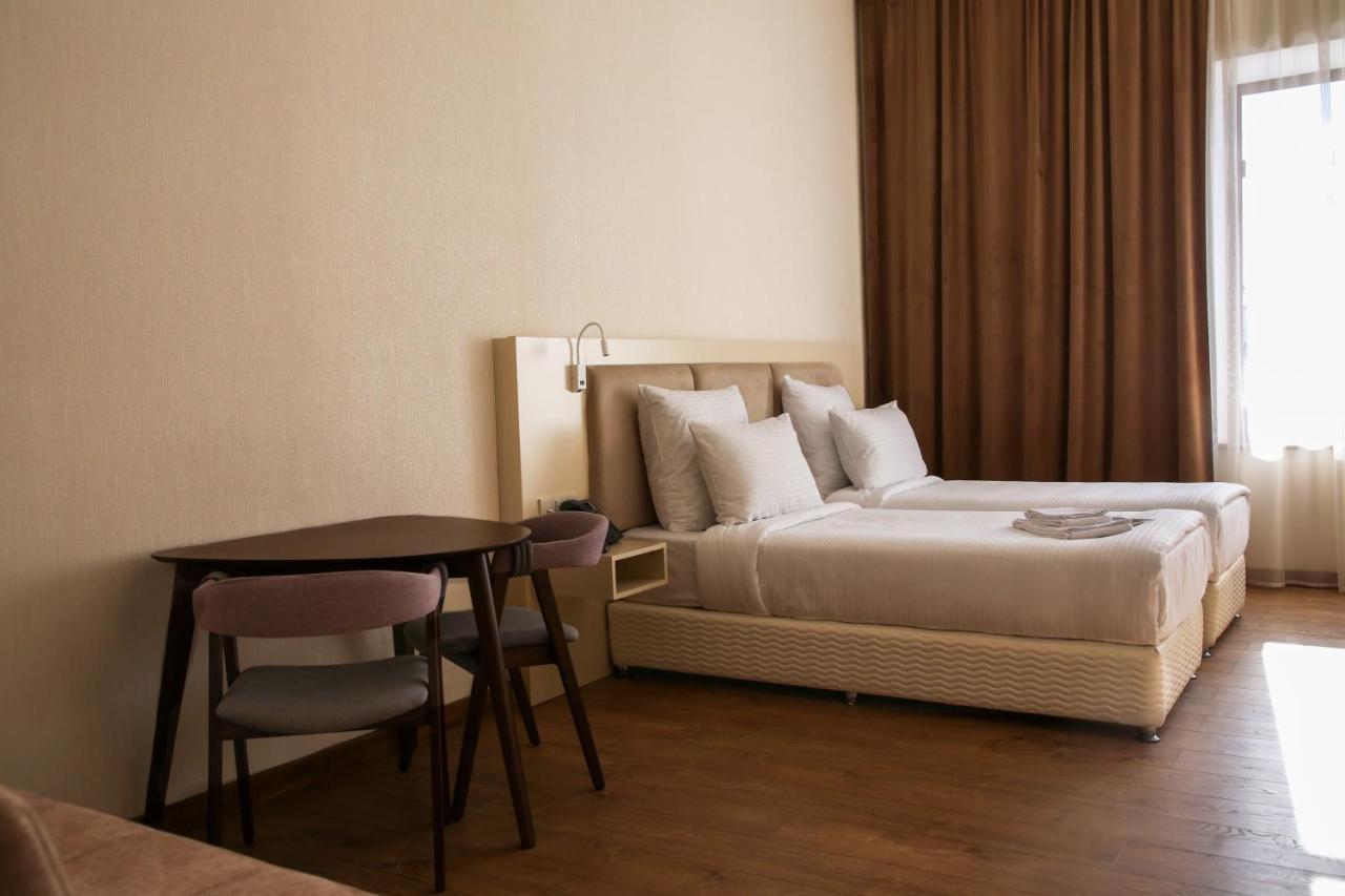 Kuma Hotel Gjumri Exteriör bild