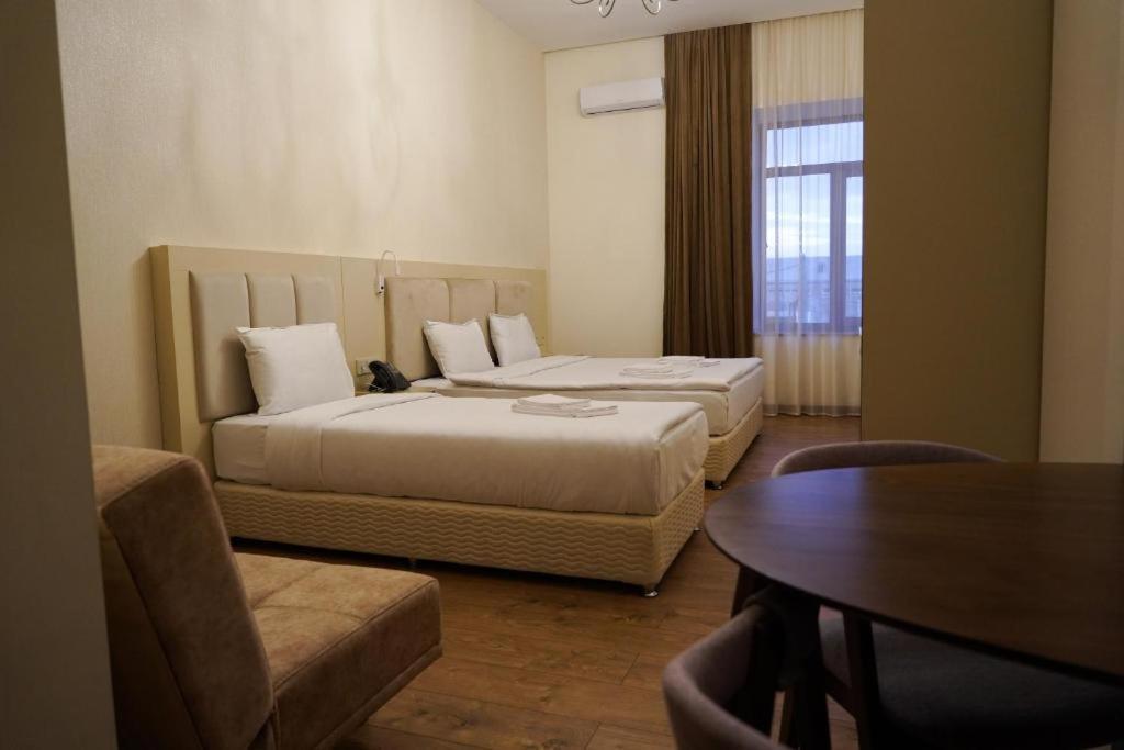 Kuma Hotel Gjumri Exteriör bild